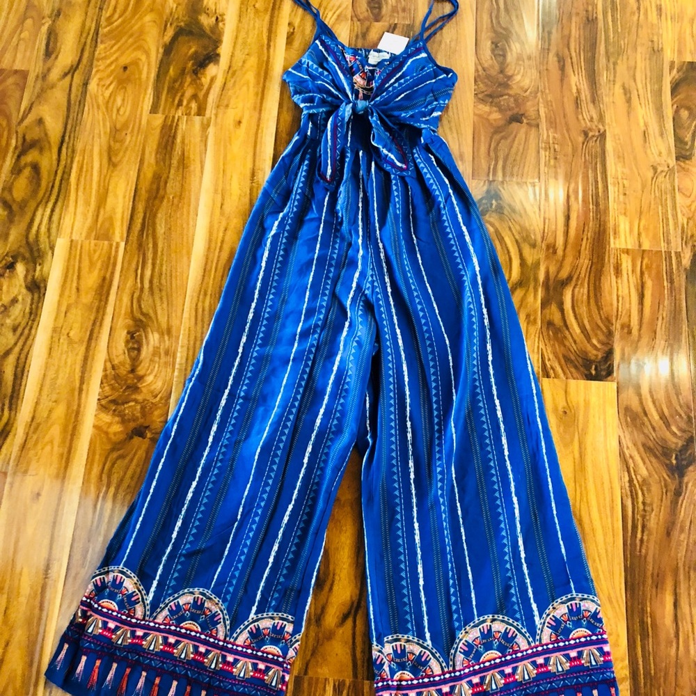 Flowy jumper with cutout back 😍